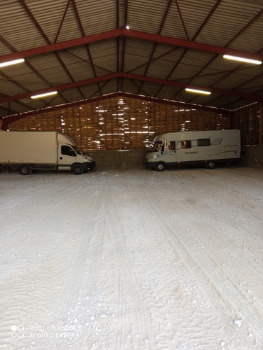 Photo de l'annonce : Places d'hivernage dans hangar fermé sécurisé