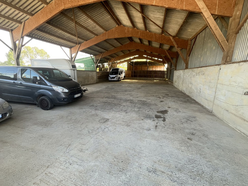 Photo de l'annonce : Places d'hivernage dans hangar couvert et sécurisé avec accès autonome