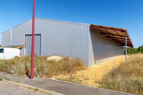 Photo de l'annonce : Places d'hivernage dans hangar fermé sécurisé