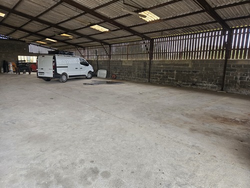 Photo de l'annonce : Places d'hivernage dans hangar fermé sécurisé