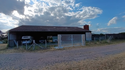 Photo de l'annonce : Places d'hivernage dans hangar couvert sécurisé