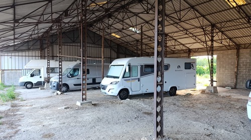 Photo de l'annonce : Places d'hivernage dans hangar couvert sécurisé