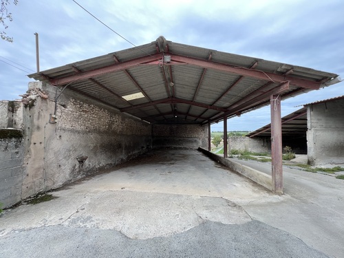 Photo de l'annonce : Places d'hivernage dans hangar couvert sécurisé
