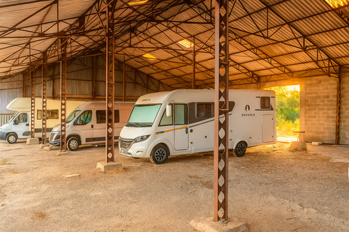 Photo de l'annonce : Place d'hivernage à l'année dans hangar couvert et sécurisé