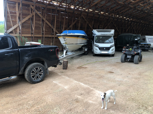 Photo de l'annonce : Place d'hivernage dans hangar fermé avec accès limité