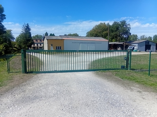 Photo de l'annonce : Places d'hivernage dans hangar fermé sécurisé