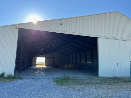 Photo de l'annonce : Places d'hivernage dans hangar fermé sécurisé
