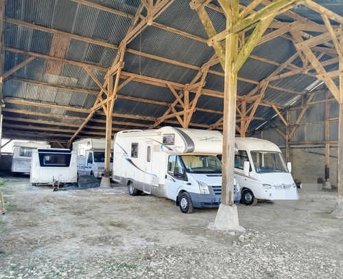 Photo de l'annonce : Place d'hivernage dans hangar couvert