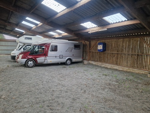 Photo de l'annonce : Places d'hivernage dans hangar fermé