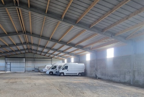 Photo de l'annonce : Places d'hivernage dans hangar fermé et sécurisé