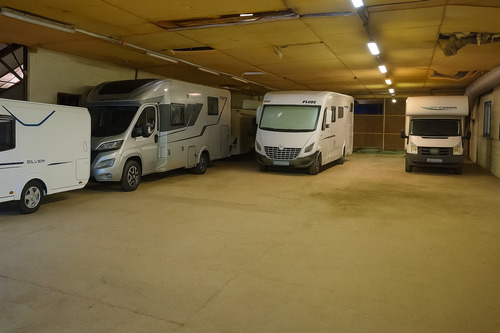 Photo de l'annonce : Place hivernage dans bâtiment fermé et sécurisé
