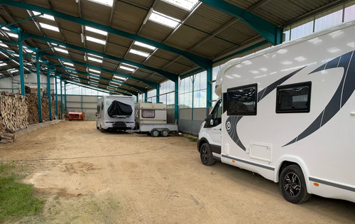 Photo de l'annonce : Places d'hivernage dans hangar fermé et sécurisé, accès autonome