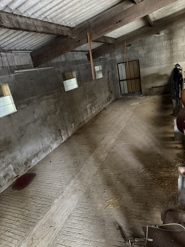 Photo de l'annonce : Places d'hivernage en intérieur dans bâtiment fermé sécurisé