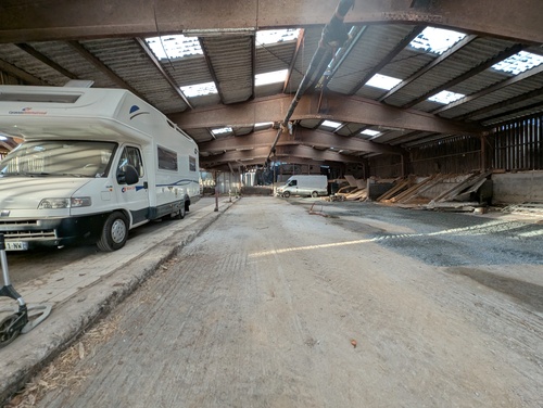 Photo de l'annonce : Places d'hivernage en intérieur dans bâtiment fermé sécurisé