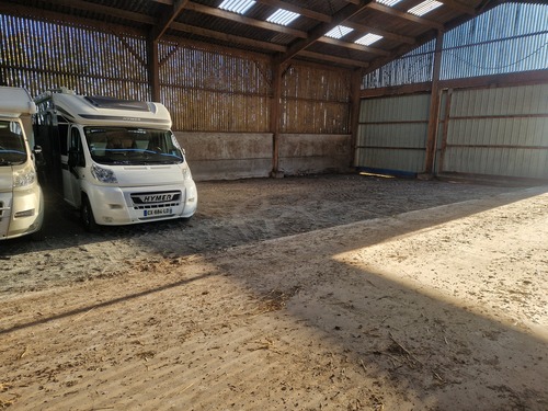 Photo de l'annonce : Places d'hivernage dans hangar fermé