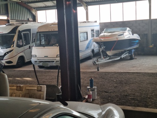 Photo de l'annonce : Places d'hivernage dans hangar fermé sécurisé