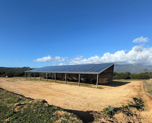 Photo de l'annonce : Places d'hivernage dans hangar couvert sécurisé, accès autonome