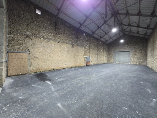 Photo de l'annonce : Places d'hivernage dans grange fermée proche de Niort