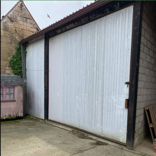 Photo de l'annonce : Places d'hivernage dans hangar couvert et fermé 3 côtés