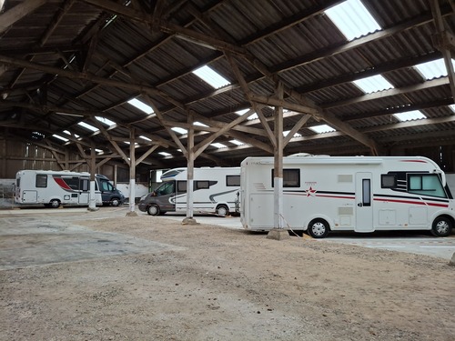 Photo de l'annonce : Places d'hivernage dans hangar fermé