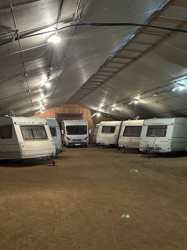Photo de l'annonce : Places d'hivernage dans bâtiment fermé et sécurisé