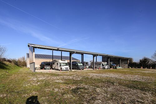 Photo de l'annonce : Hivernage couvert et sécurisé près de Lyon avec engagement annuel