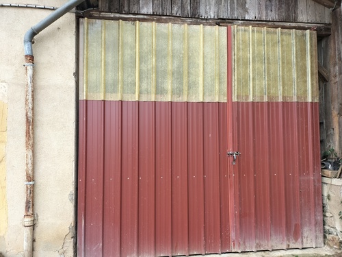 Photo de l'annonce : Places d'hivernage dans hangar fermé - véhicules < 7m uniquement