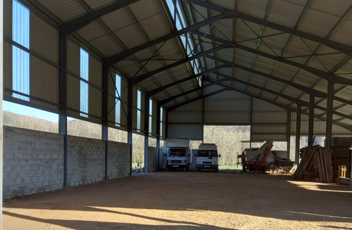 Photo de l'annonce : Places d'hivernage dans hangar proche Brive
