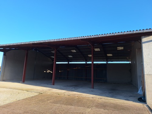 Photo de l'annonce : Place d'hivernage dans hangar fermé sur 3 cotés