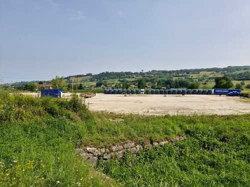 Photo de l'annonce : Places de parking - Camping car / PL - terrain plein air sécurisé