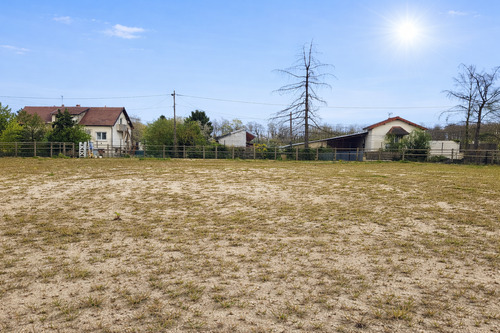 Photo de l'annonce : Places d'hivernage sur terrain plein air sécurisé, Paris - CDG