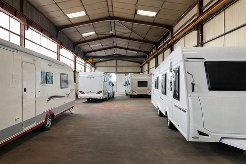 Photo de l'annonce : Places d'hivernage en intérieur dans bâtiment fermé sécurisé