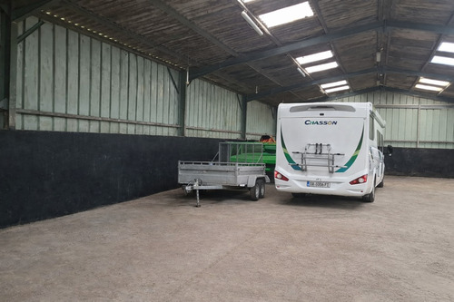 Photo de l'annonce : Places d'hivernage en intérieur dans bâtiment fermé sécurisé