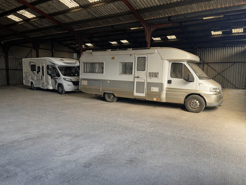 Photo de l'annonce : Places d'hivernage en intérieur dans bâtiment fermé sécurisé