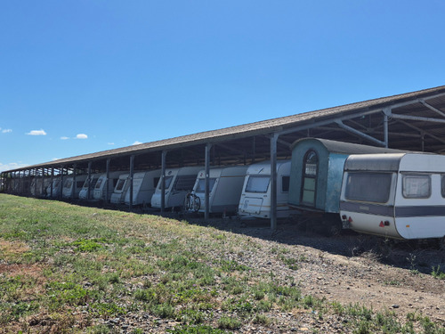 Photo de l'annonce : Places d'hivernage sécurisée et couverte sous ombrière pour caravane