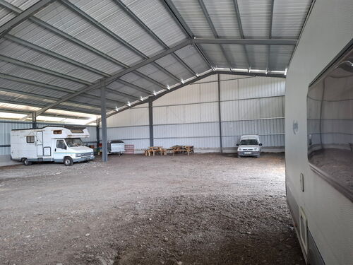 Photo de l'annonce : Places d'hivernage dans hangar couvert sécurisé