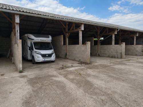 Photo de l'annonce : Places d'hivernage dans hangar couvert sécurisé
