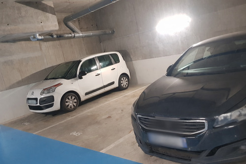 Photo de l'annonce : Place de parking souterrain sécurisée et limitée à 2m de hauteur