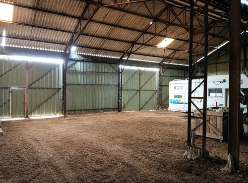 Photo de l'annonce : Places d'hivernage en intérieur dans bâtiment fermé sécurisé