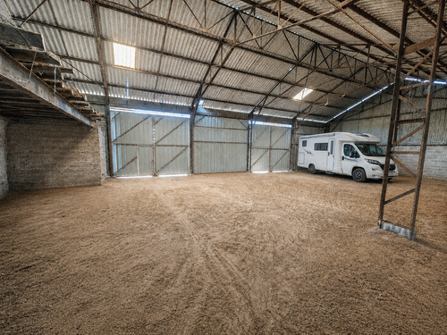 Photo de l'annonce : Places d'hivernage en intérieur dans bâtiment fermé sécurisé