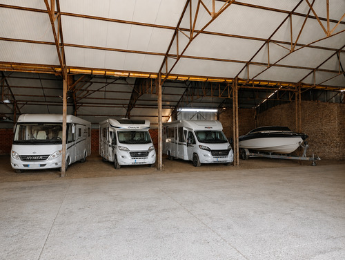 Photo de l'annonce : Places d'hivernage en intérieur dans bâtiment fermé sécurisé