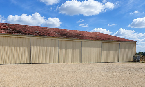 Photo de l'annonce : Place d'hivernage et de stockage dans hangar fermé à l'année