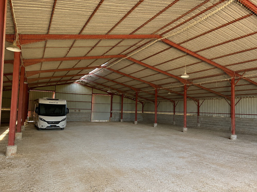Photo de l'annonce : Places d'hivernage sécurisées, accès autonome, proche Poitiers