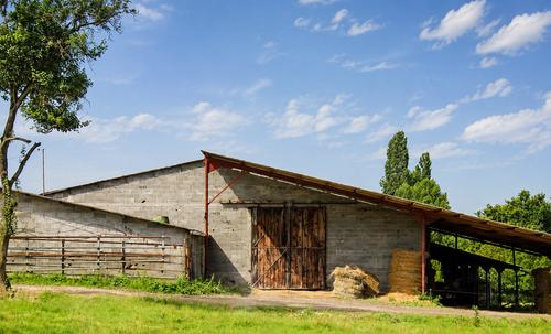 Photo de l'annonce : Places d'hivernage dans hangar couvert sécurisé