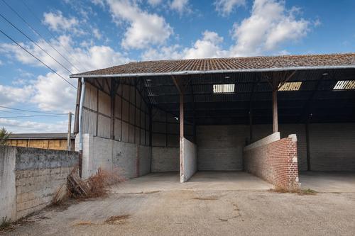 Photo de l'annonce : Places d'hivernage dans hangar couvert sécurisé