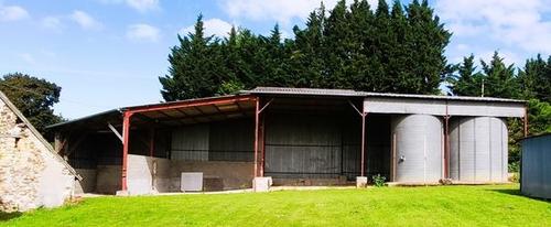 Photo de l'annonce : Grand hangar couvert de près de 300 m² avec silos