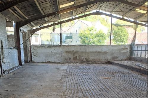 Photo de l'annonce : Espace couvert avec sol en béton