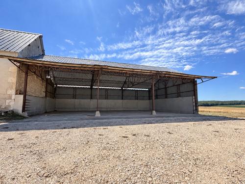 Photo de l'annonce : Places d'hivernage dans hangar couvert sécurisé
