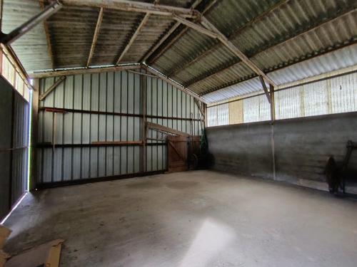 Photo de l'annonce : Espace intérieur avec sol en béton