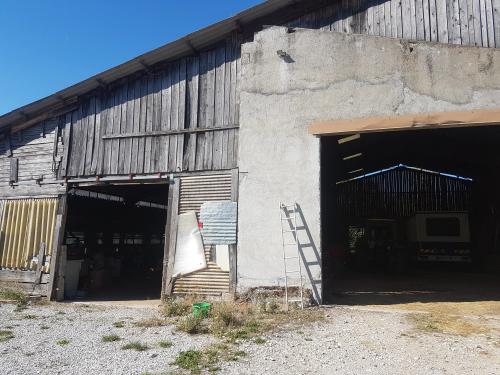 Photo de l'annonce : Espace couvert avec sol en béton